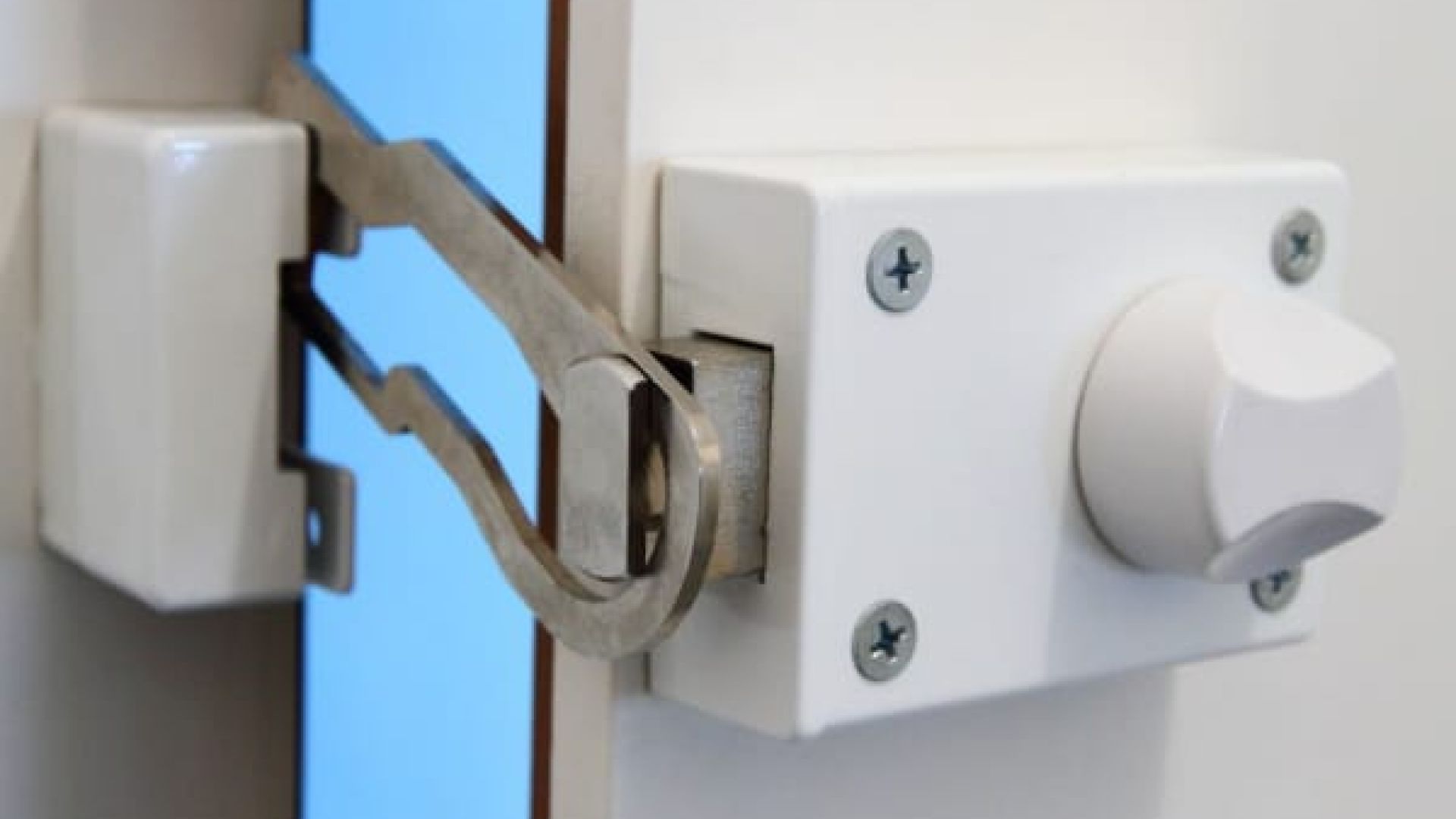 Startseite 7 Montage von Zusatzschlössern